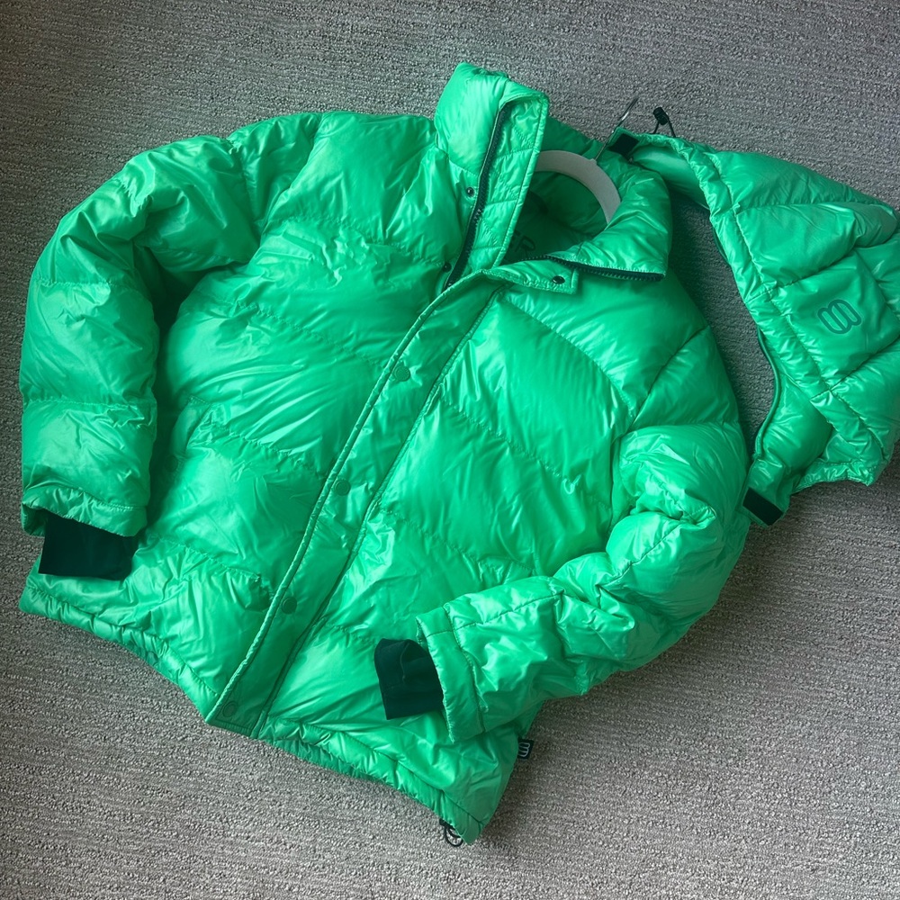 Aritzia SUPER PUFF Jacket.